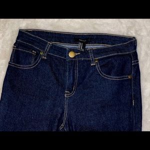 Dark wash denim jean. Gently worn!